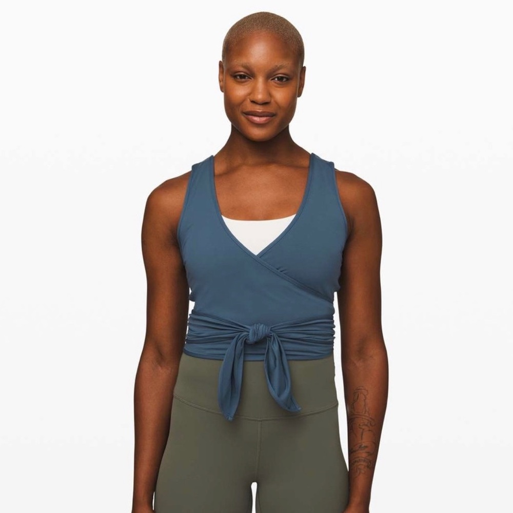 NWT Lululemon Twist Me Up Crop Tank 8 Blue
